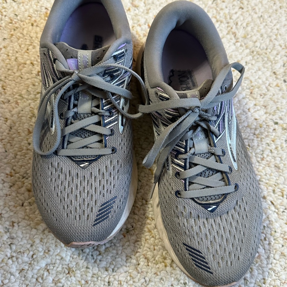 Brooks Adrenaline running Shoes Size 8.5 wide
